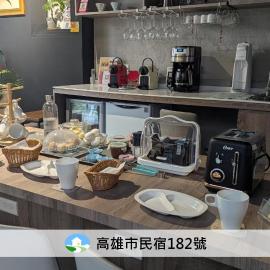 蘆思特六合民宿, hotelli kohteessa Kaohsiung