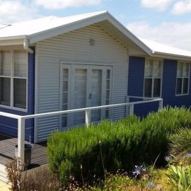 10 Barton St - Modern Beach House, hotel in Port Elliot