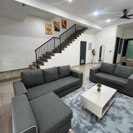 5BR 4Bath Homestay with Snooker Table Sitiawan