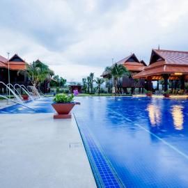 Kampot में, होटल Heritage Village Resort