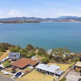 Ocean View Holiday Home - Easy Access to Hobart, Hotel in Sorell