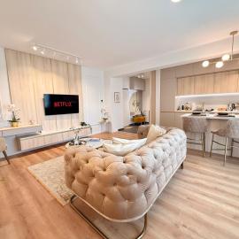 FINEST CityCenter Stay with FREE GARAGE، فندق في تيميشوارا