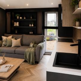Luxury Glamping pod, En-Suite with Hot Tub, hotel din Northop