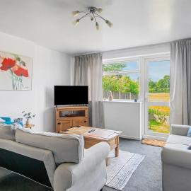 Scenic 3BR House Free Parking Near M1 Derby