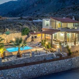 Aeriko Villa with Private pool - Where mountains meet the sea