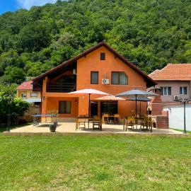 Casa Bianca, hotell i Băile Herculane