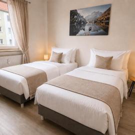 2min Fußweg vom Bahnhof, Ferienwohnung mit Balkon, Wifi, Smart TV, Hotel-Boxspringbetten