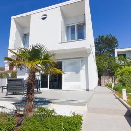Holiday House Punat with Jacuzzi