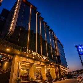 Airport La Sapphire Hotel & Restaurant, hotel in New Delhi