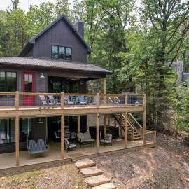 New Construction Lakefront Home with Private Dock Fire Pit Hot Tub, Hotel in Swanton