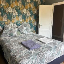 Maison avec trois chambres séparées au calme en périphérie de Bayonne avec extérieur, hotel in Bayonne