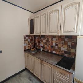 Уютная однокомнатная квартира в городе Балхаш, hotel em Balkhash