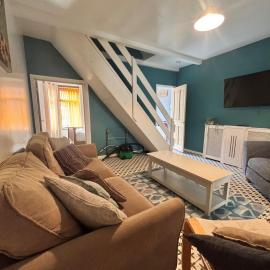 Maple, 3 Double Beds, Contractors Welcome, hotell i Abertillery