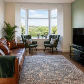 Cosy Treforest Terrace | Near University & Station, hotel a Pontypridd