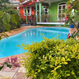 Charming Apartment in Pereybere with Shared Pool, 75 m²
