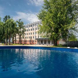 Готель Тиса-Закарпаття 365, hotel v mestu Bushtyno