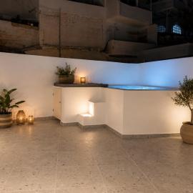 Pattys Desing Suites- Private Hot Tub with yard- Fira Center