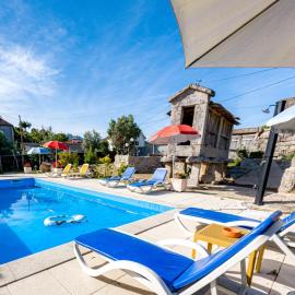 Idyllic Villa in Cova with Private Pool, hotel i Crasto