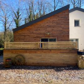 Charming apartment in Walcourt, 30 m², with terrace, Hotel in Walcourt