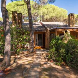 Small Villa with Garden, Steps from the Beach