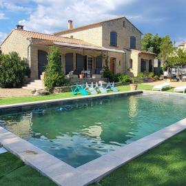 Magnifique villa avec piscine privée à Aubignan
