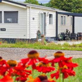 Modern Chalet Inn een Groene Oase van Rust! โรงแรมในHoogersmilde
