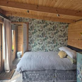 카디프에 위치한 호텔 Super cosy, self-contained cabin private Ensuite