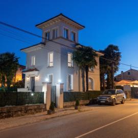 Beautiful Holiday Home in Po de Llanes with Sea View, Hotel in Poo de Llanes