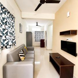 1BHK in Kondapur Near DLF, AMB, Hitec, HCU、Lingampalliのホテル