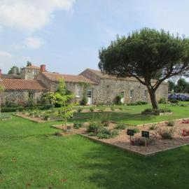 Maison spacieuse proche du centre de Landevieille + jardin clôturé