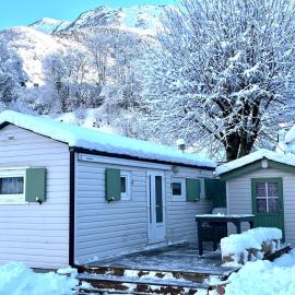 Bungalow charmant à Cauterets avec vue sur la montagne, hotel in Cauterets