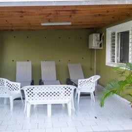 Appartement moderne à Ducos, idéal pour 4 personnes, 75 m²، فندق في Ducos
