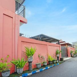 Hotel O near UNISLA formerly Homestay Bougenville, hotel di Lamongan