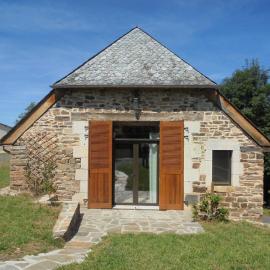 Maison spacieuse à Castelnau-de-Mandailles avec cheminée 250 m², hotel en Castelnau-de-Mandailles