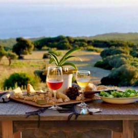 Charming house with sea and mountain views in El Chaparral, Hotel in EL Chaparral
