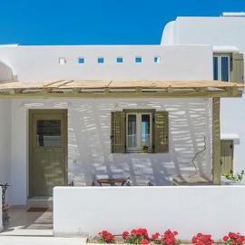 Spacious house with sea view in Ag. Arsenios, garden، فندق في Glinádhon
