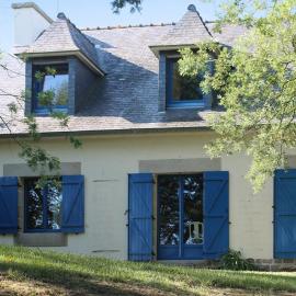 Maison de caractère à Plougrescant avec jardin et parking., hotel v destinácii Plouguiel