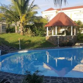 Spacious house with shared pool in Palmar, sea view., hotell i Palmar