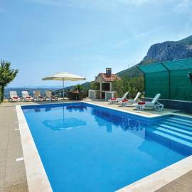 Family Villa in Solin with Pool, hotel v destinaci Solin