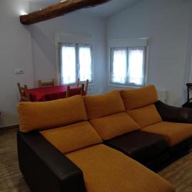 Charming house in Arnedillo with terrace, hotel a Arnedillo