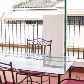 Comfortable apartment in Seville with stunning balcony!