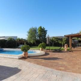 Elegant villa in Padul with private pool, hotel u gradu Padul