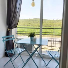 Charming apartment with mountain view in Francàs - 45m², hotel in Comarruga