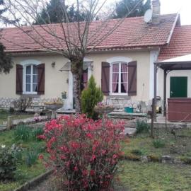 Maison accueillante à Gabarret, jacuzzi et jardin, hotel in Gabarret