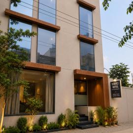 stayEZ Studio Apartments, Hotel in Indore