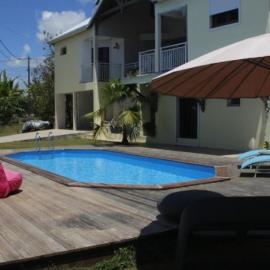 Studio accueillant à Baie Mahault, 22 m², piscine partagée.