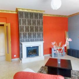 Comfortable apartment with mountain view - 90 m² - Fireplace, hotel em Urqueira