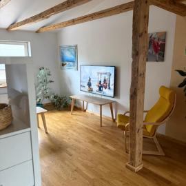 Family Retreat Loft Apartment, hotel in Liepāja