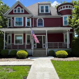 4 Bedroom Century Home in Niles, Ohio, hotell sihtkohas Niles