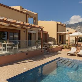 Myriad Seas Beach Villas, hotel in Pesádha